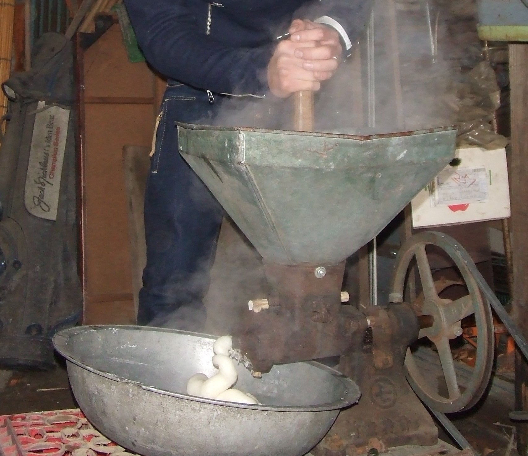 機械でもちをつく